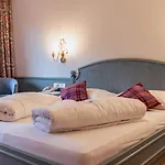 Donnerhof فلبمس